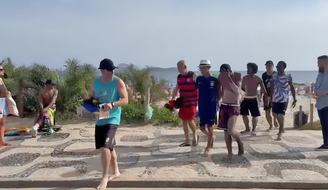 Os quatro suspeitos foram presos na praia de Ipanema por policiais civis da Deat