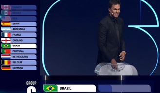 A primeira bola retirada por Tom Brady foi a da seleção brasileira