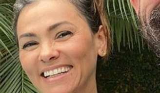 A eterna Tiazinha, exibiu seus cabelos brancos em clique raro com o marido