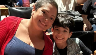 Emanoelle Martins Guedes de Farias e o filho Francisco