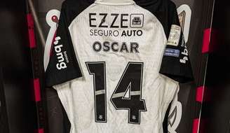 Camisa 14, usada por Raniele, teve nome trocado por Oscar