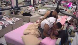 Agressão começou enquanto casal estava embaixo do edredom