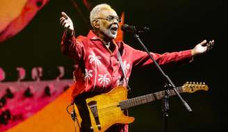 Gilberto Gil recebe homenagem da USP por contribuição ao país.