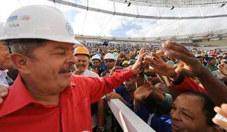 Lula exalta operários e diz que estará na estreia do Maracanã para aplaudir um por um dos trabalhadores
