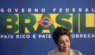 <p>Segundo o ministro, Dilma não recebeu antecipadamente o contrato para a compra da refinaria de Pasadena, nos Estados Unidos</p>