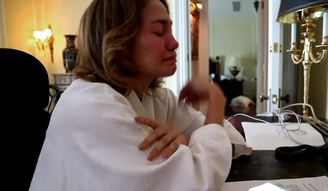 Jennifer Lopez aparece chorando em documentário