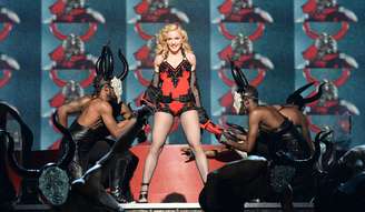 Madonna cai na estrada com a turnê Rebel Heart na América do Norte e na Europa, antes de chegar à Austrália