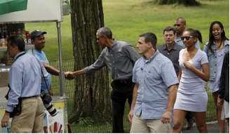 Obama cumprimenta um ambulante no Central Park