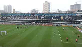 Vila Belmiro é o atual estádio do Santos e tem capacidade para  mais de 15 mil torcedores