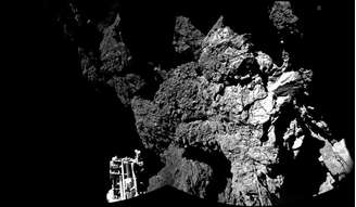 Foto fornecida pela Agência Espacial Europeia (ESA) em 13 de novembro de 2014, mostra vista panorâmica criada a partir de duas imagens do CIVA, confirmando que o pequeno robô Philae da sonda europeia Rosetta é seguro na superfície do cometa 67P / Churyumov-Gerasimenko.