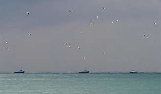 Barcos de resgate na costa de Sochi, na Rússia