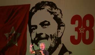Ex-presidente Luiz Inácio Lula da Silva em cerimônia de comemoração do 38º aniversário do PT
22/02/2018 REUTERS/Paulo Whitaker