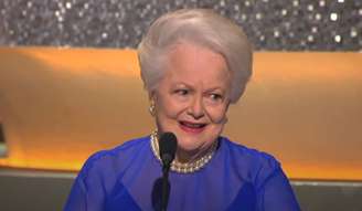 Olivia de Havilland aos 87 anos, em participação na 75ª cerimônia do Oscar, em 2003