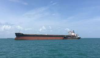 Navio do tipo capesize no Estreito de Cingapura 
17/12/2017
REUTERS/Roslan Khasawneh