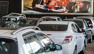 Imagem mostra carros.