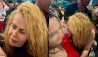 Joelma foi abordada por fãs enquanto precisava de ajuda para caminhar