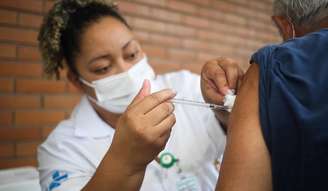 Vacinação contra gripe para toda a população da cidade de SP começa nesta segunda-feira