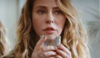 Helena (Paolla Oliveira) está sempre na corda bamba e perdeu o escapismo do humor
