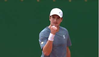 João Fonseca comemora ponto em partida do Masters 1000 de Monte Carlo 