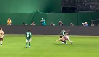 Vitor Roque sofreu falta dura com apenas 14 minutos de jogo contra o Jacuipense.