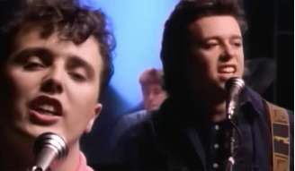 Tears for Fears no clipe de "Everybody Wants to Rule the World", uma das músicas mais ouvidas dos Anos 80