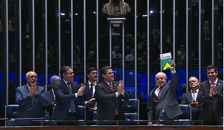 Em 'data histórica', Congresso promulga fim da escala 6x1 em sessão com Lula