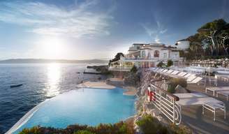 O Hôtel du Cap-Eden-Roc de Antibes é um resort de 118 quartos frente ao mar, com um estilo sofisticado