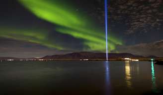 <p>Fenômenos naturais como a Aurora Boreal podem ser visitos em Reykjavik</p>