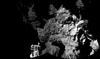 Imagem do cometa 67/P Churyumov-Gerasimenko onde está pousado o módulo Philae da sonda Rosetta