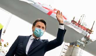 Premiê italiano, Giuseppe Conte, em Genoa
28/04/2020 Filippo Attili/Esritório de Imprensa do Palazzo Chigi/Divulgação via REUTERS
