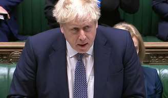 Boris Johnson foi ao Parlamento e pediu desculpas por festa com funcionários durante lockdown