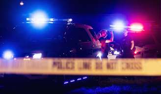 Criança de 3 anos atira e mata irmão após encontrar arma na bolsa da mãe; polícia de Gary, em Indiana, nos EUA, investiga o caso