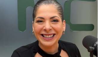 Daniela Lima no estúdio da rádio TMC em São Paulo: nova fase após saída abrupta da GloboNews