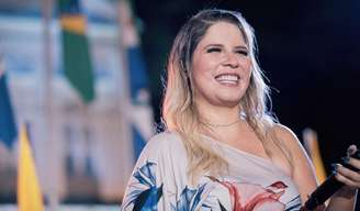 A cantora Marília Mendonça. Ela morreu em 2021, aos 26 anos, na queda de um avião.