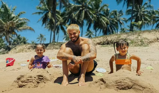 Zé Felipe publicou foto de viagem com os filhos