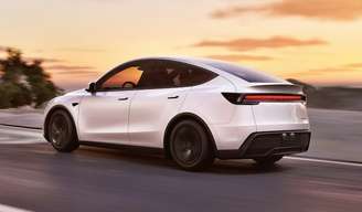 Tesla Model Y emplacou quase 30 mil unidades em 2025 no país europeu; 2º colocado registrou menos de 10 mil