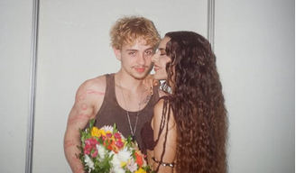 Marina Sena e Juliano Floss em uma foto postada pela cantora durante um paredão