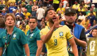Matheus Cunha provoca torcida japonesa após vitória: 'I have five'