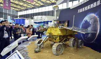 A sonda, que conta com um dispositivo de aterrissagem e um robô de exploração lunar, faz parte da segunda fase do programa chinês de exploração do satélite terrestre