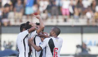 Vasco quer marcar o nome na história mais uma vez (Foto: Armando Paiva/AGIF/Lancepress!)