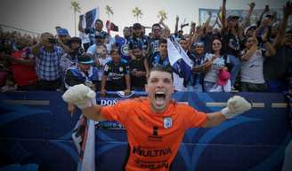 Volpi levanta mais um caneco pelo clube mexicano (Foto: Divulgação)