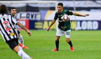 Para presidente do América-MG, o árbitro deixou de marcar um pênalti que poderia ter ajudado o time