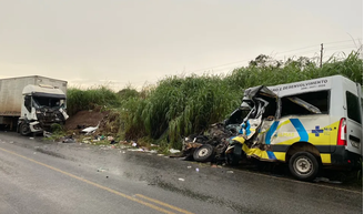 Acidente entre van e caminhão deixa 12 mortos em rodovia no Tocantins
