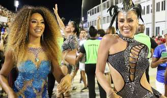 Sheron Menezzes e Adriane Galisteu apostaram na transparência para ensaio da Portela na Sapucaí para o carnaval 2023 em 5 de fevereiro de 2023.