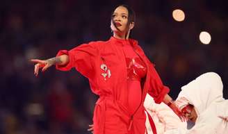 Rihanna voltou aos palcos após 7 anos no Super Bowl 2023.