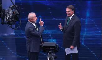 Lula e Bolsonaro durante debate 