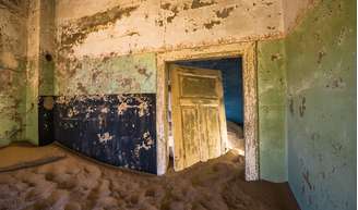 Casa abandonada em cidade fantasma de Kolmanskop na Namíbia