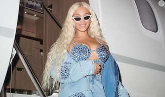 Beyoncé usa look de estilista brasileira em chegada ao Brasil.