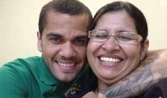 Mãe de Daniel Alves vaza identidade da vítima.