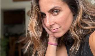 Carol Barcellos x ex-mulher de Marcelo Courrege: jornalista do 'Bom dia Brasil' reage após ser acusada de traição por Renata Heilborn.